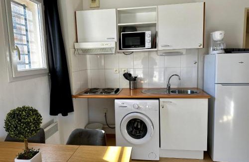Avene House | Family-Friendly E21 Les Naïades with Pet Amenities