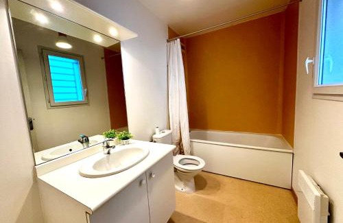 Avene House | F26 Les Naïades: Ideal 1 Bedroom for Family Getaways