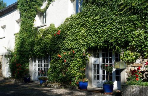 Job Bed & Breakfast | Pet-Friendly Retreats at Les Neuf Bouleaux - Rated 8.5/10