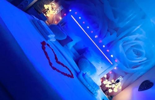 Favieres Bed & Breakfast | Relaxing Retreat at Les nids de la Baie with Hot Tub Access