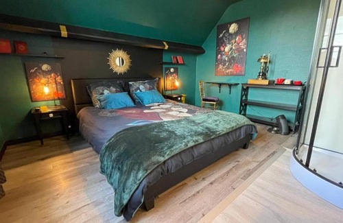 Saint-Germain-du-Corbeis Bed & Breakfast | Discover Les Nuits Victoriennes: Family-Friendly Retreat