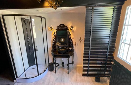 Saint-Germain-du-Corbeis Bed & Breakfast | Discover Les Nuits Victoriennes: Family-Friendly Retreat