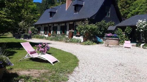Touffreville-la-Corbeline House | Discover Les Orchidees Sauvages: Pet & Child Friendly Stay