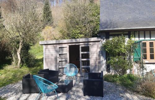 Touffreville-la-Corbeline House | Discover Les Orchidees Sauvages: Pet & Child Friendly Stay