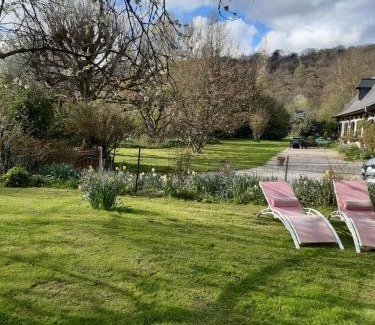 Touffreville-la-Corbeline House | Discover Les Orchidees Sauvages: Pet & Child Friendly Stay