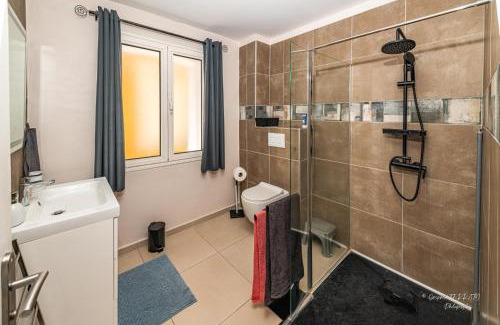 Saint-Pierre Apartment | Seaside Escape at Les Pénates - Child-Friendly Retreat