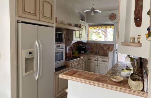 Le Lavandou Apartment | Experience Les Palmiers: Oceanfront Stay with Spa & Breakfast