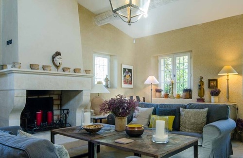 Cucuron House | Les Patins – restored Provence farmhouse in the vines