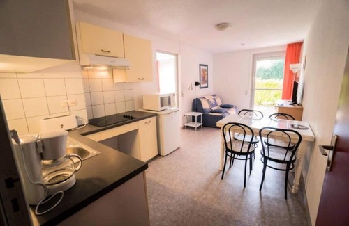 Salies-de-Bearn Apartment | Cozy Retreat at Les Pavillons du Rooy with Spa & Breakfast