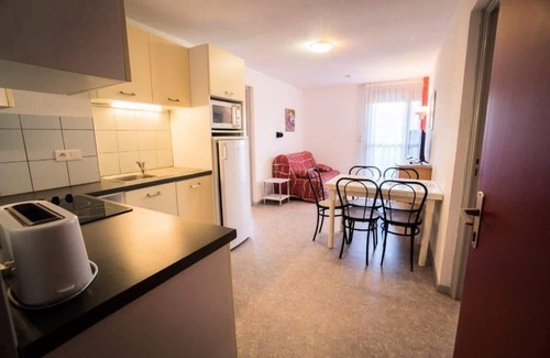 Salies-de-Bearn Apartment | Cozy Retreat at Les Pavillons du Rooy with Spa & Breakfast