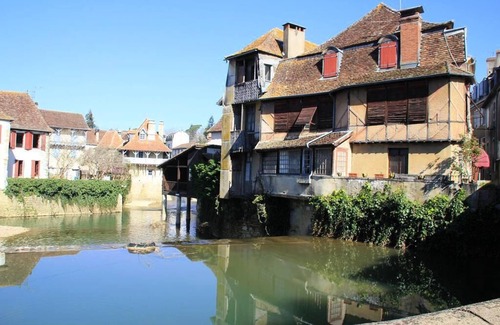 Salies-de-Bearn Apartment | Cozy Retreat at Les Pavillons du Rooy with Spa & Breakfast