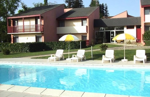 Salies-de-Bearn Apartment | Cozy Retreat at Les Pavillons du Rooy with Spa & Breakfast