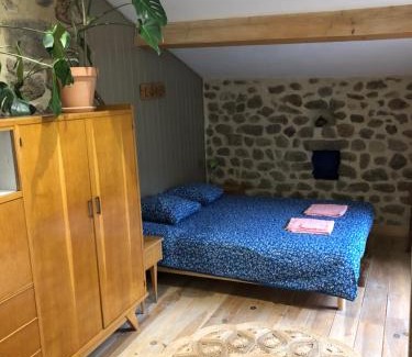 Lamastre House | Pet-Friendly Retreat at Les Pentes du Chateau de Retourtour