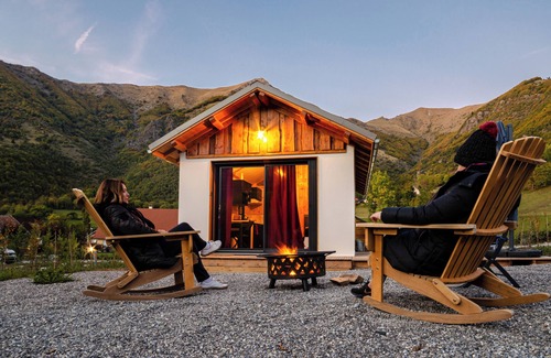 Aspres-les-Corps Ski Chalet | Indulge at Les Petits Ecrins with Private Spas & Breakfast