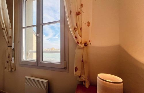 Barfleur House | Les pieds dans l eau Home - Waterfront Stay