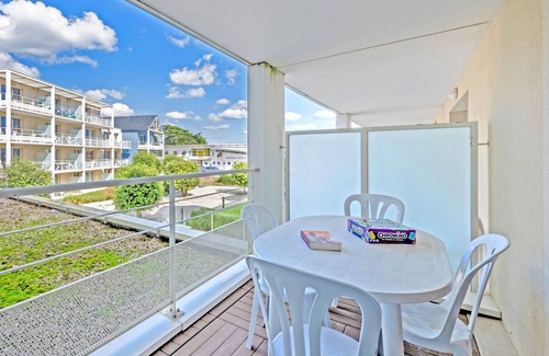 Plougonvelin Condo | Oceanfront Comfort at Les Pieds dans l'eau | Spa Access