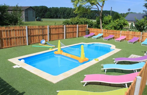 Deneze-sous-le-Lude House | Inviting Les Pins á La Cerniere Gites with Pool & Pet-Friendly