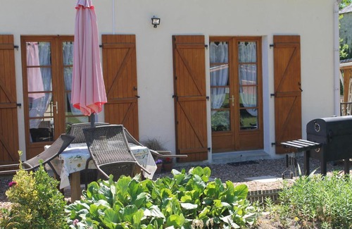Deneze-sous-le-Lude House | Inviting Les Pins á La Cerniere Gites with Pool & Pet-Friendly