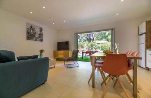 Santa Giulia House | Charming Oceanfront Retreat at Les Pins de Santa Giulia