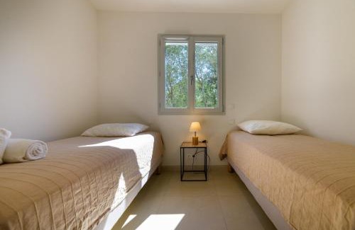 Santa Giulia House | Charming Oceanfront Retreat at Les Pins de Santa Giulia