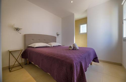 Santa Giulia House | Charming Oceanfront Retreat at Les Pins de Santa Giulia