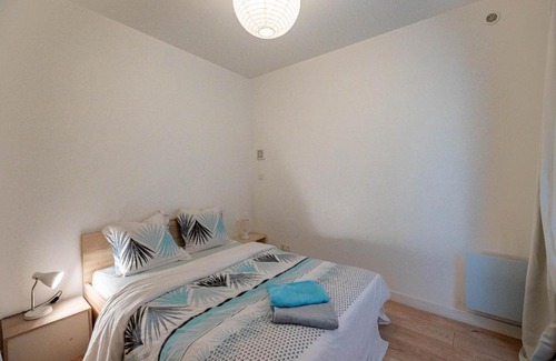 Villemur-sur-Tarn Apartment | Pet-Friendly Retreat at Les Platanes with Family Comfort