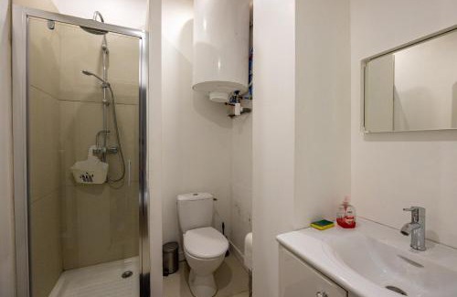 Villemur-sur-Tarn Apartment | Pet-Friendly Retreat at Les Platanes with Family Comfort