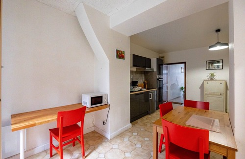 Villemur-sur-Tarn Apartment | Comfortable Les Platanes: One Bedroom Apartment for 4