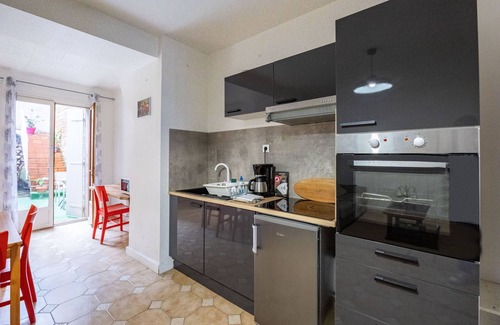 Villemur-sur-Tarn Apartment | Comfortable Les Platanes: One Bedroom Apartment for 4