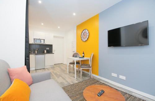 Saint-Roch - Badouillere - Chavanelle Apartment | Chic & Cozy Les Poissons T2 in Hypercentre with Free Wifi