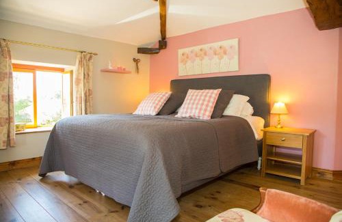 Aze Bed & Breakfast | Experience Les Portails Bleus: Family-Friendly with Pool