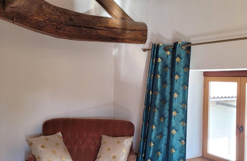 Aze Bed & Breakfast | Discover Relaxation at Les Portails Bleus with Pool & Spa