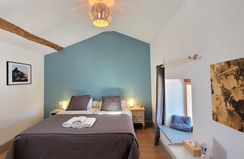Aze Bed & Breakfast | Discover Relaxation at Les Portails Bleus with Pool & Spa