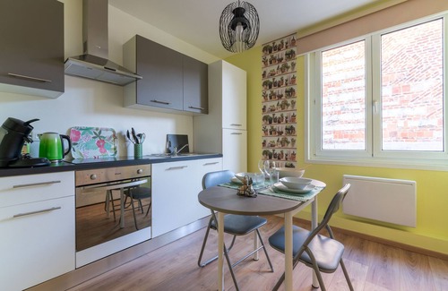 Arras Apartment | Discover Les Potiers 2: Stylish Duplex with Spa & Breakfast