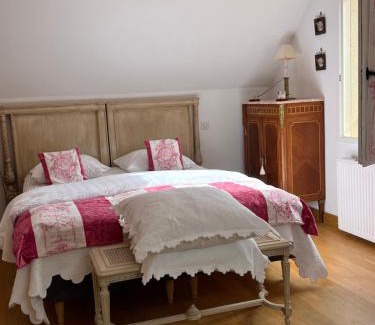 Chailly-en-Biere Bed & Breakfast | Experience Les Prémices De La Forêt with Oceanfront Bliss