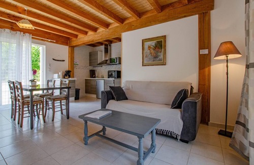 Champigny-sur-Aube House | Relax at Les Prés Saint Jean - Family-Friendly Retreat