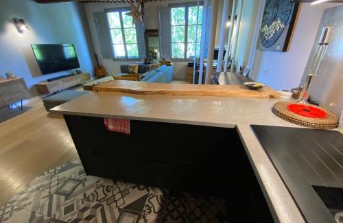 Aix-en-Provence Historic Centre Apartment | Les Precheurs Hideaway, Chic Retreat in Aix Historic Heart