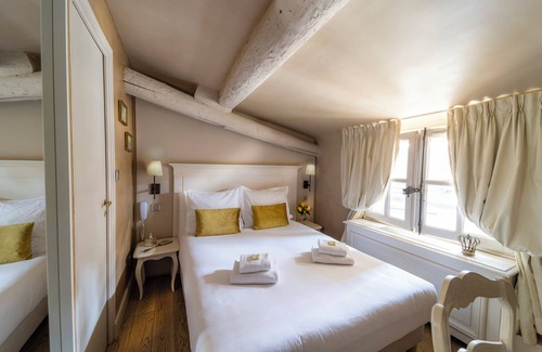 Mazarin Quarter Hotel | Discover Les Quatre Dauphins: Family-Friendly Getaway