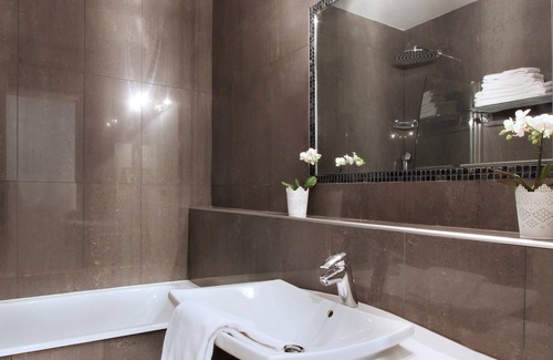 Mazarin Quarter Hotel | Discover Les Quatre Dauphins: Family-Friendly Getaway
