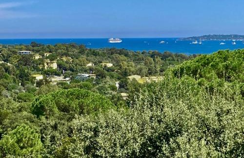 Les Restanques Apartment | Oceanfront Retreat at Les Restanques with Gorgeous Views