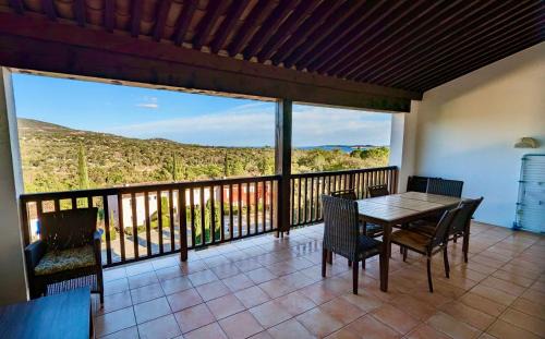 Les Restanques Apartment | Oceanfront Escape at Les Restanques Cabrière with Pool