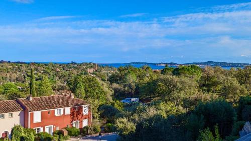 Les Restanques Apartment | Oceanfront Escape at Les Restanques Cabrière with Pool