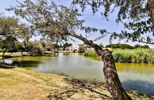 Saintes-Maries-de-la-Mer Hotel | Discover Les Rizières: Oceanfront Getaway with Pool