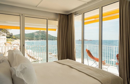 Le Dramont Hotel | Experience Les Roches Rouges: 5-Star Oceanfront Retreat