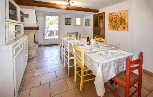 Monteux House | Discover Les Romarins: Pet-Friendly Retreat Near Avignon