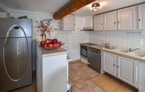 Monteux House | Discover Les Romarins: Pet-Friendly Retreat Near Avignon