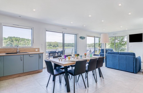Vosges House | Les Roseaux: Lake View with Spa and Family Amenities
