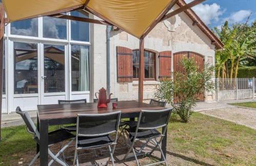 Mortiers House | Relax at Les Roses de Jonzac with Pool & Family Amenities