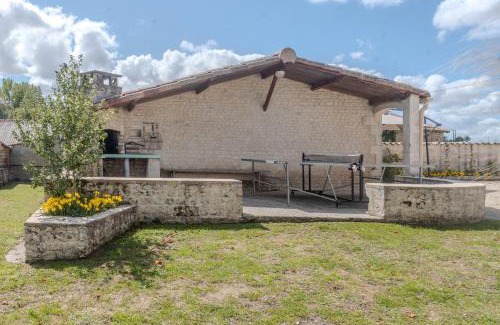 Mortiers House | Relax at Les Roses de Jonzac with Pool & Family Amenities