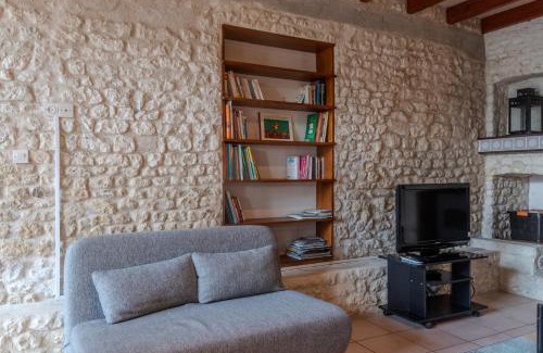 Mortiers House | Relax at Les Roses de Jonzac with Pool & Family Amenities